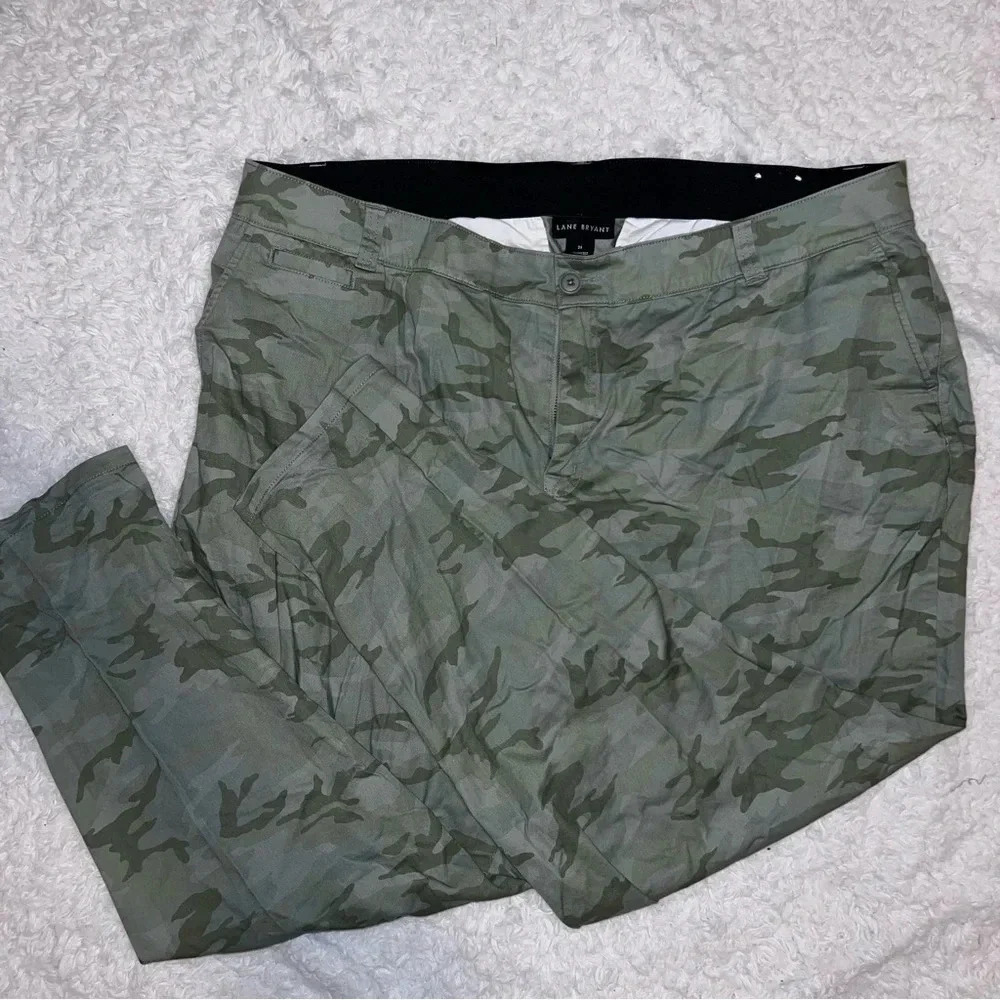 Lane Bryant Camouflage Work / Dress / Casual Womens Pants size 26